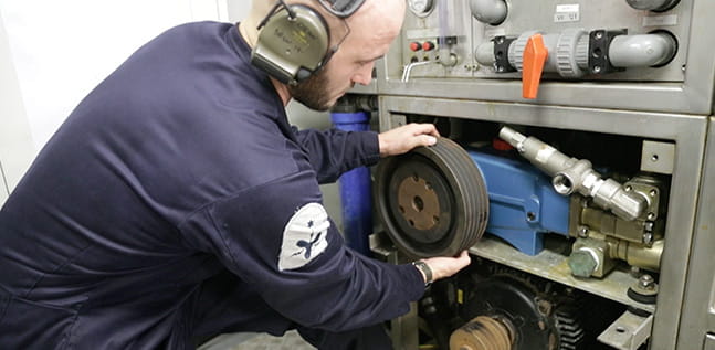 Marine Engineer fixing equipment