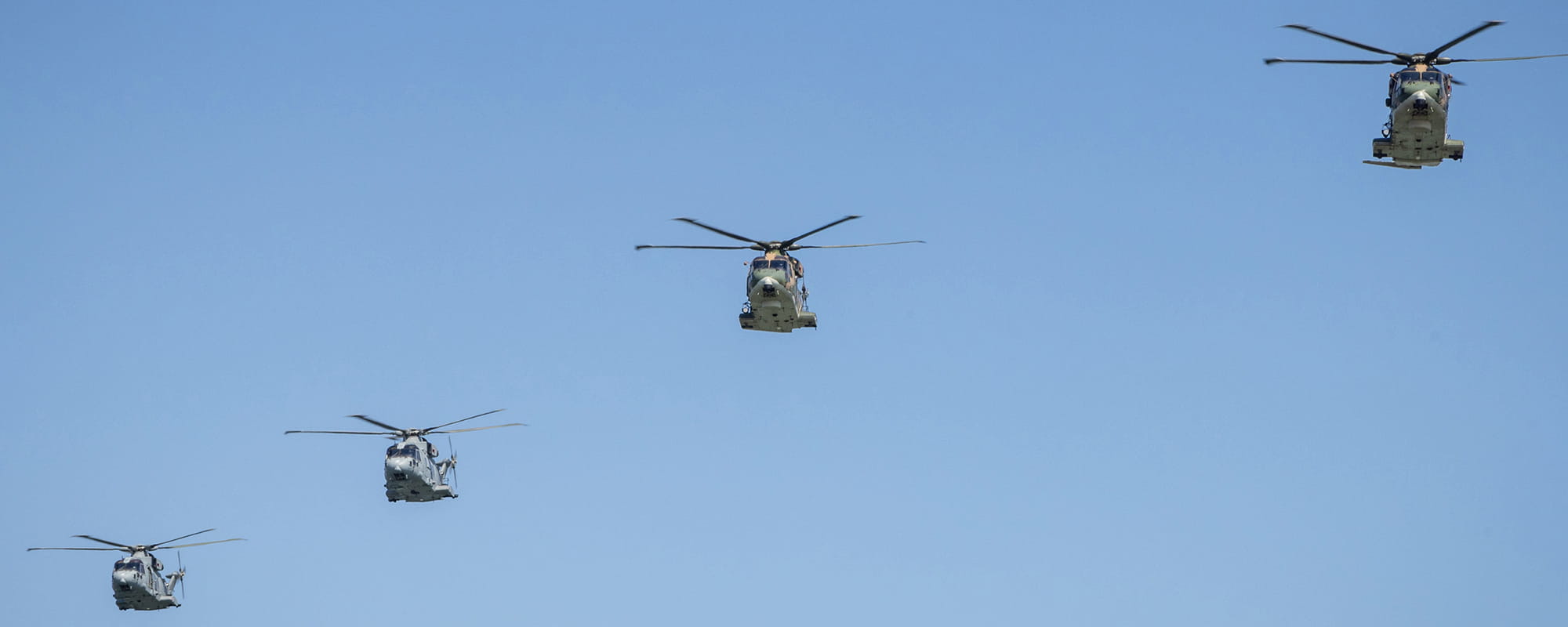 2 Merlin Mk4’s of 846 NAS and 2 Merlins of 751 Esquadra fly a 4 ship formation