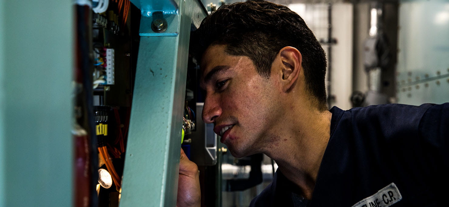 A Member of HMS Queen Elizabeth’s Marine Engineering Department fix a defect on one of her propulsion drives.